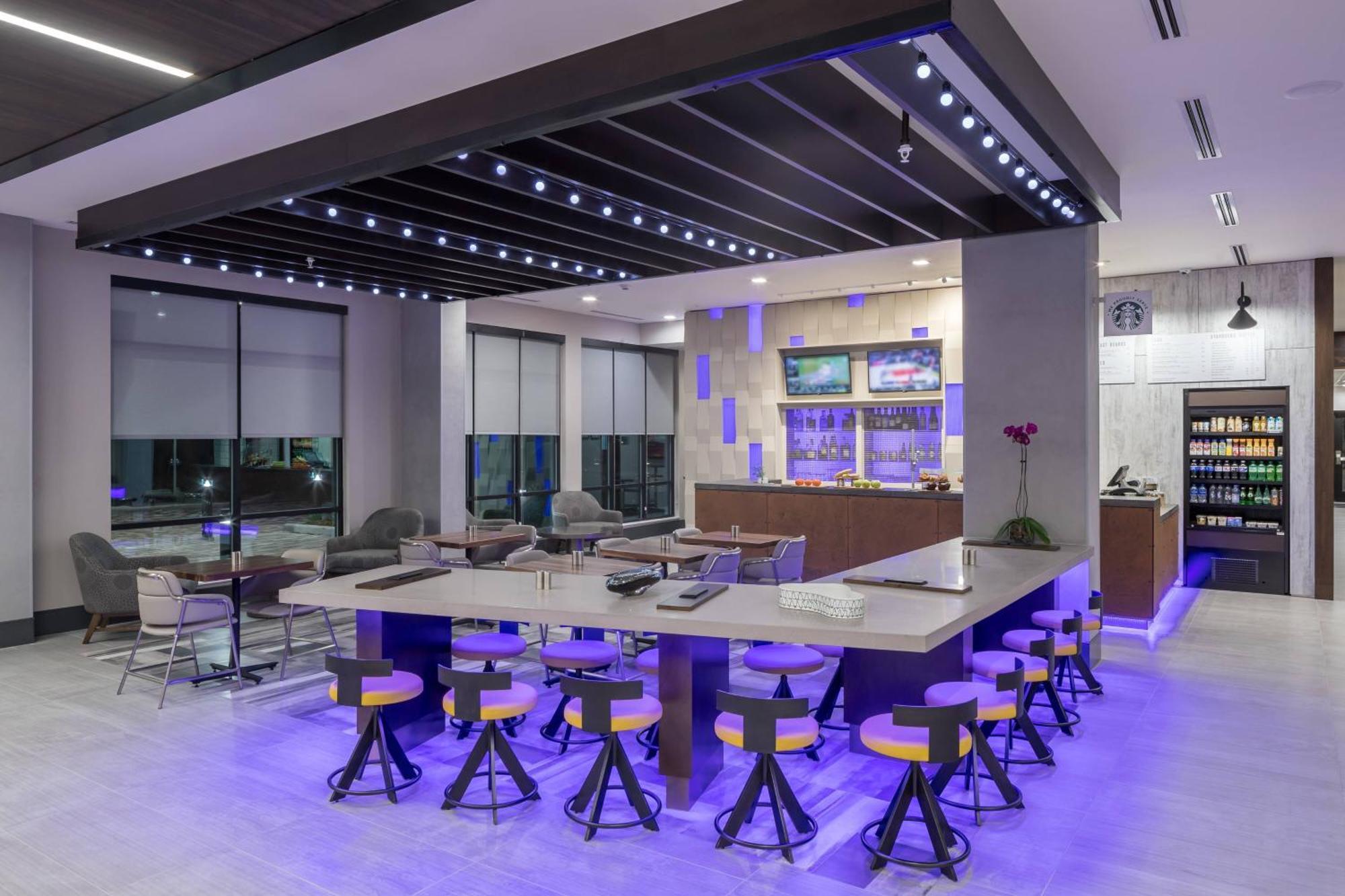 Courtyard By Marriott Houston Heights/I-10 Hotel Bagian luar foto