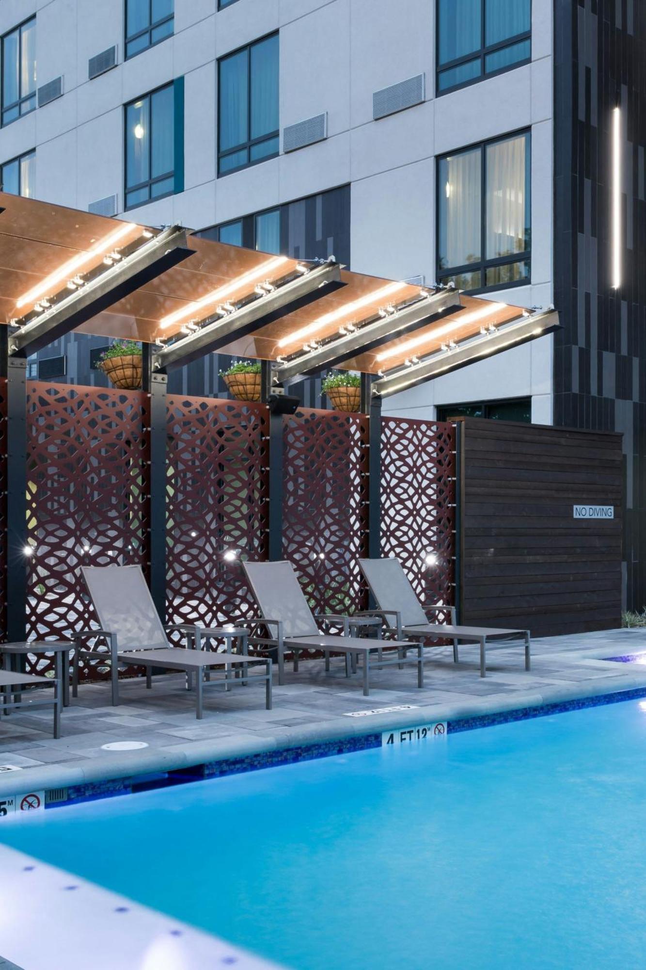 Courtyard By Marriott Houston Heights/I-10 Hotel Bagian luar foto