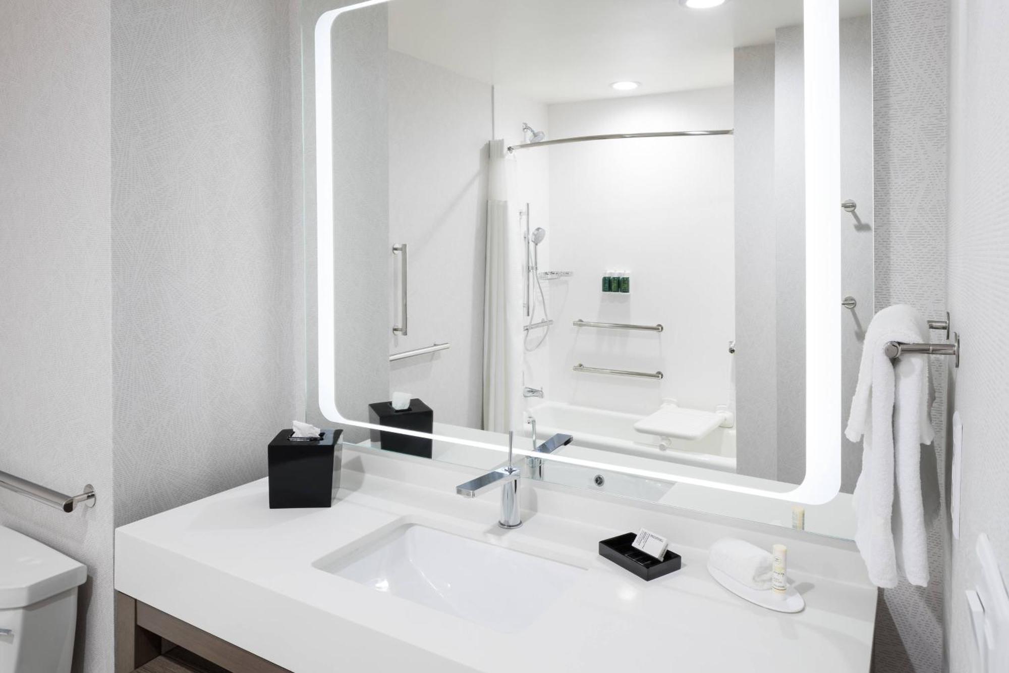 Courtyard By Marriott Houston Heights/I-10 Hotel Bagian luar foto