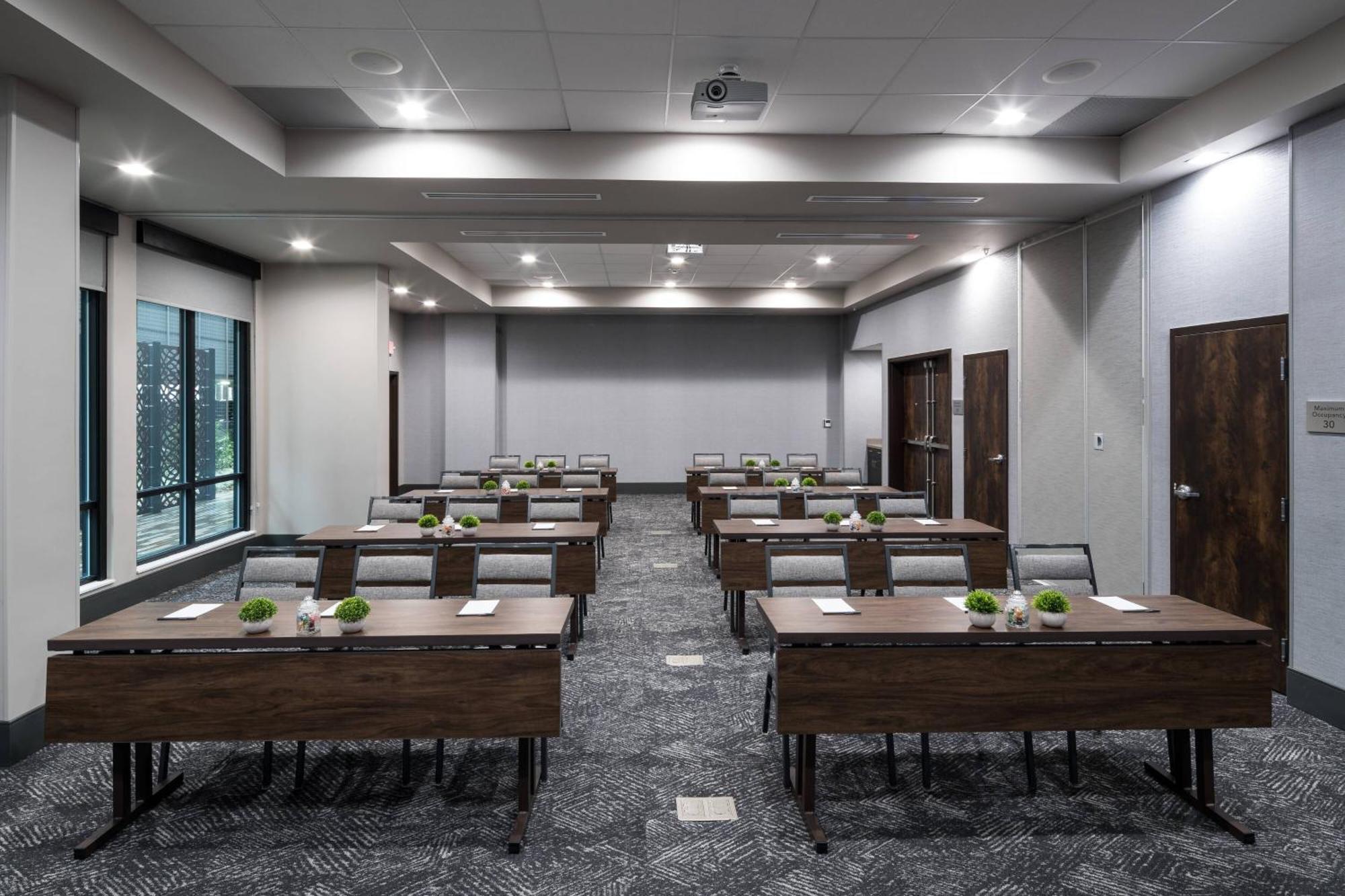 Courtyard By Marriott Houston Heights/I-10 Hotel Bagian luar foto