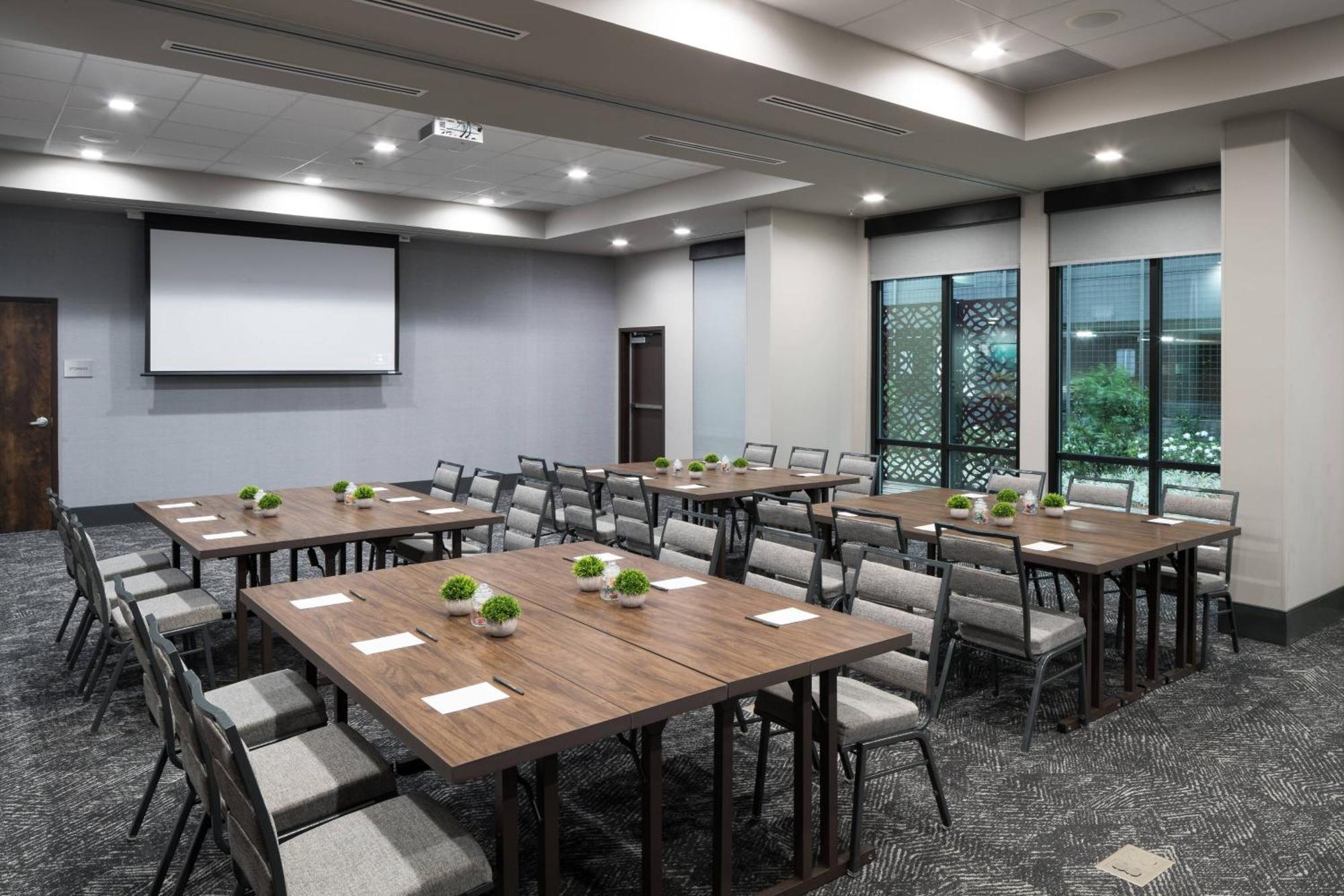 Courtyard By Marriott Houston Heights/I-10 Hotel Bagian luar foto