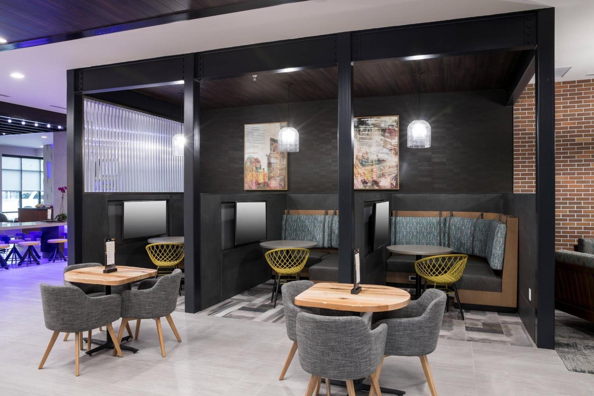 Courtyard By Marriott Houston Heights/I-10 Hotel Bagian luar foto