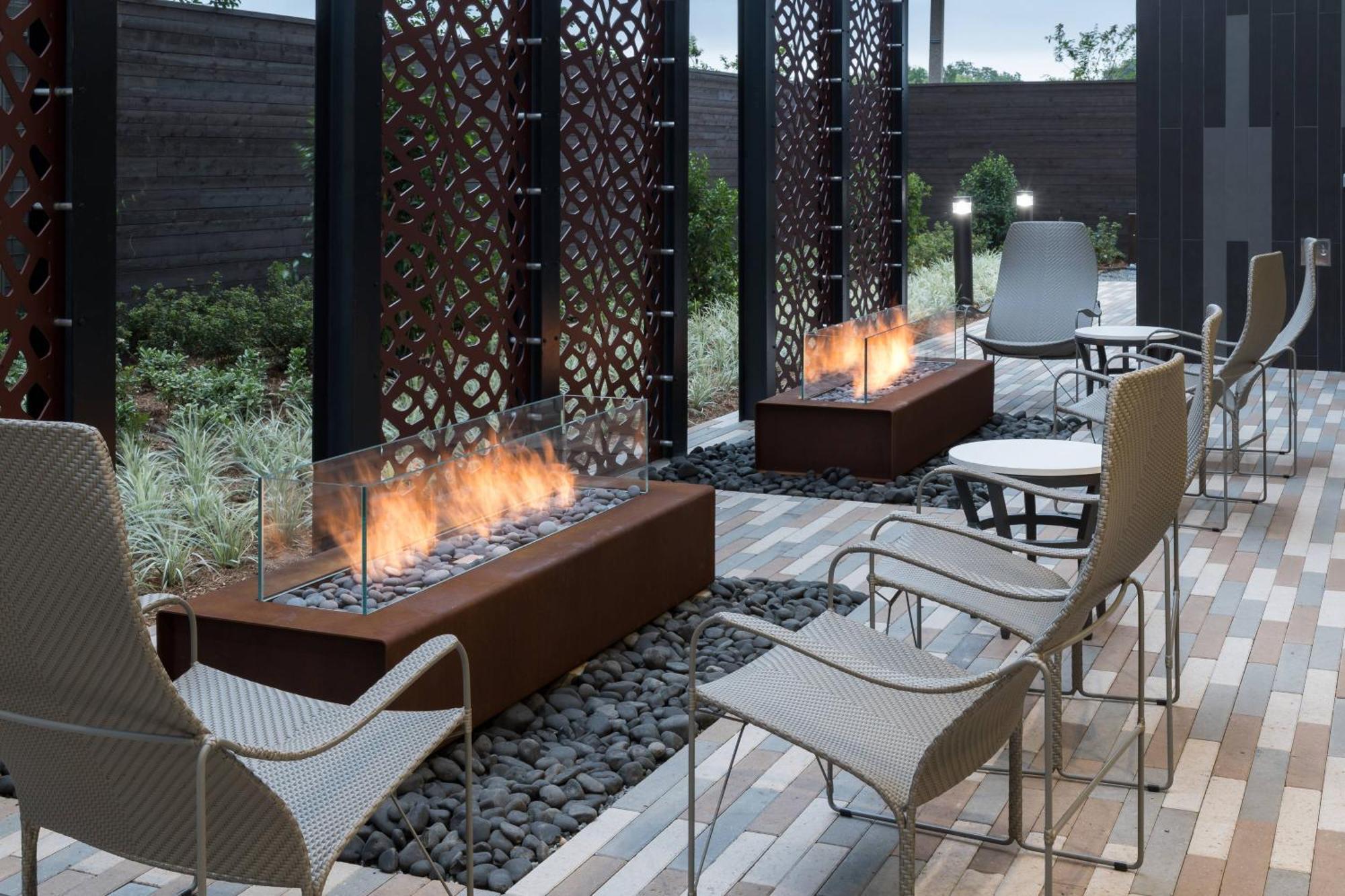 Courtyard By Marriott Houston Heights/I-10 Hotel Bagian luar foto