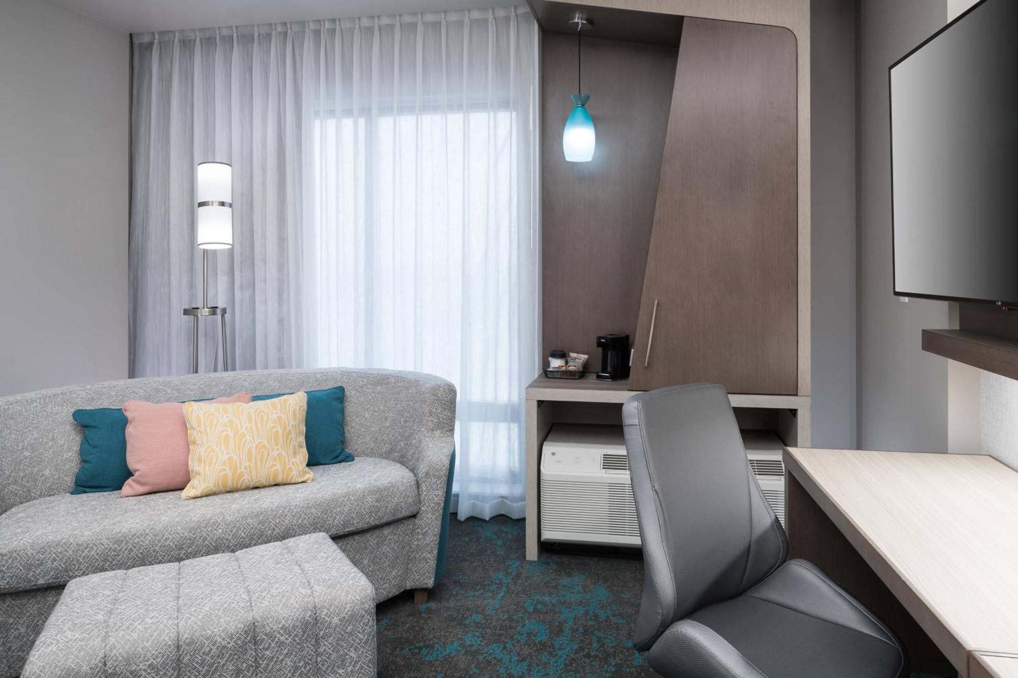 Courtyard By Marriott Houston Heights/I-10 Hotel Bagian luar foto