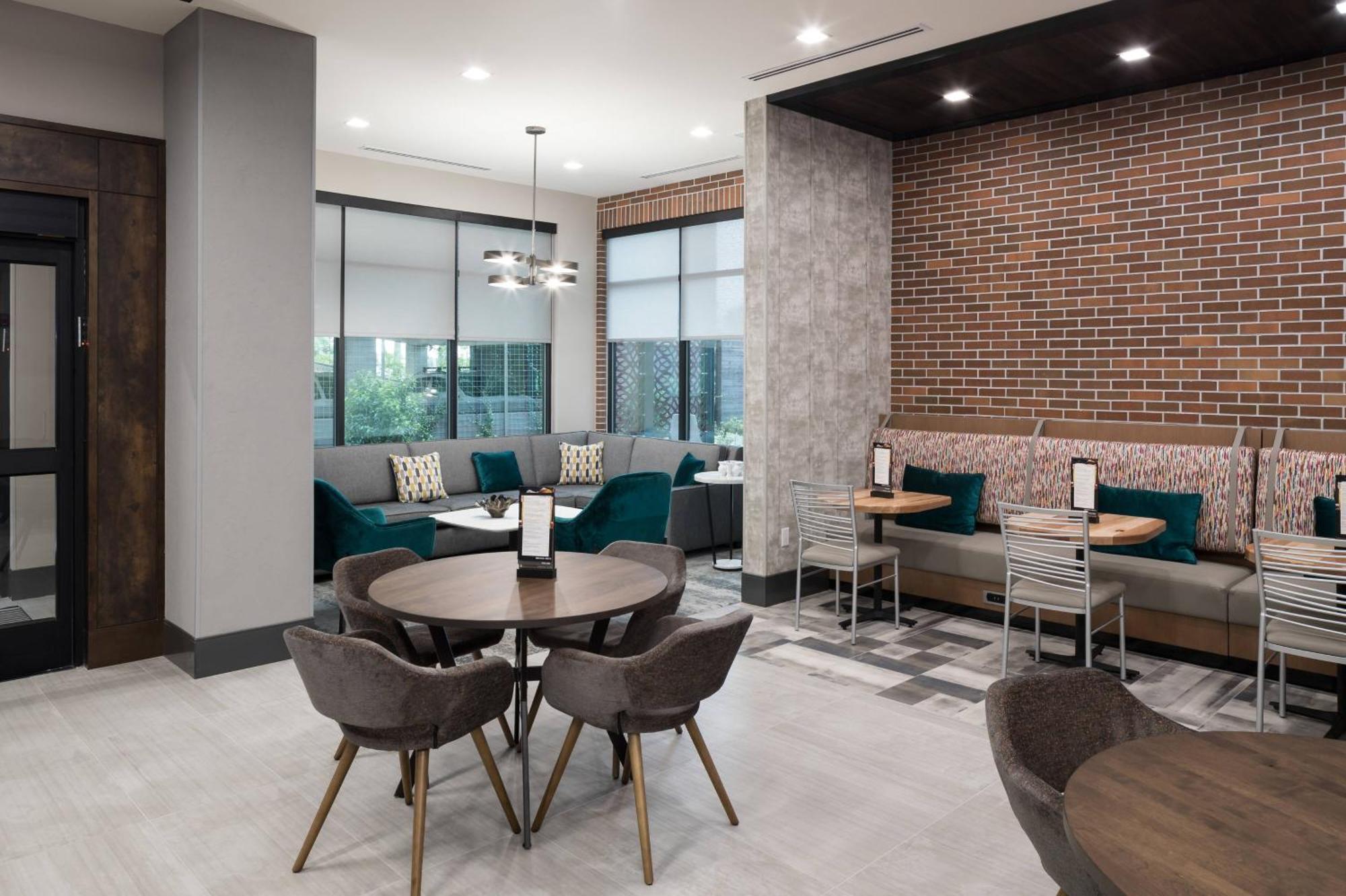 Courtyard By Marriott Houston Heights/I-10 Hotel Bagian luar foto